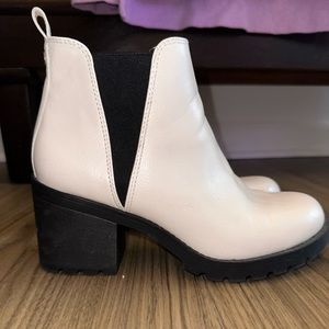 COMFY White Booties